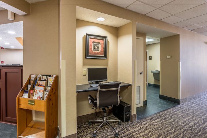 Business Center 43 of 45