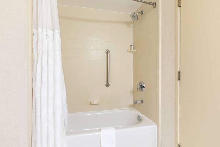 Wingate by Wyndham Charlotte Speedway / Concord