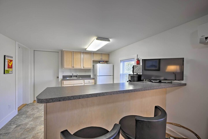 Quaint DT Greenport Apt - 2 Mi to Shelter Island!