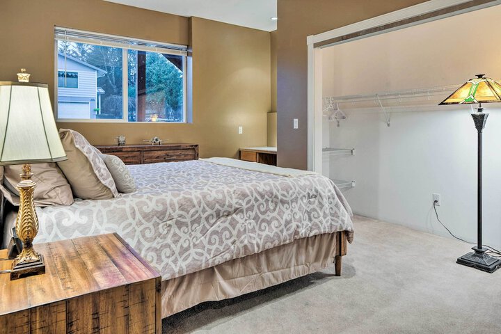 Ketchikan Home: Bay Views 1 / 2 Mi to Hiking Trails