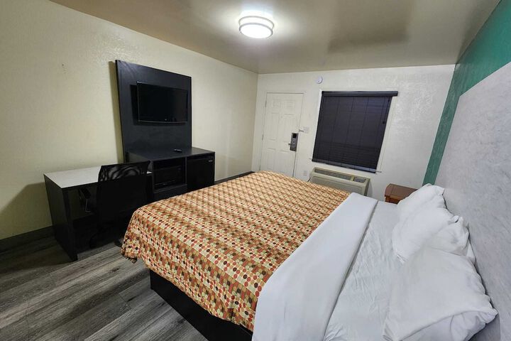 Room 13 of 38