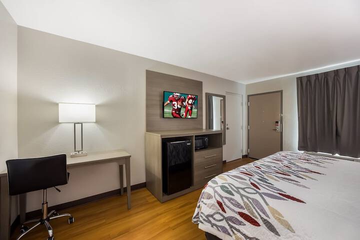 Room 27 of 34