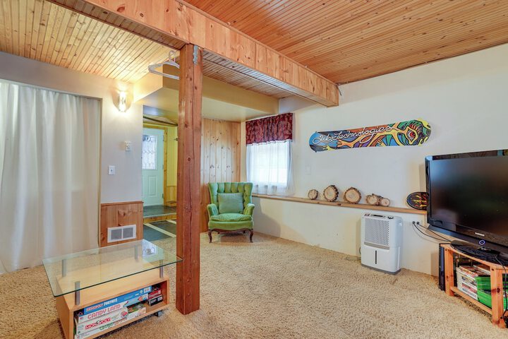 Snoqualmie Pass Cabin w / Deck: Walk to Ski Lift