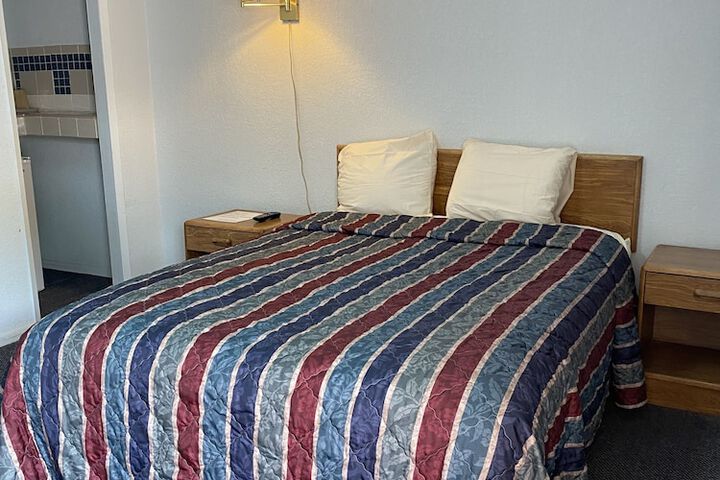 Room 32 of 34