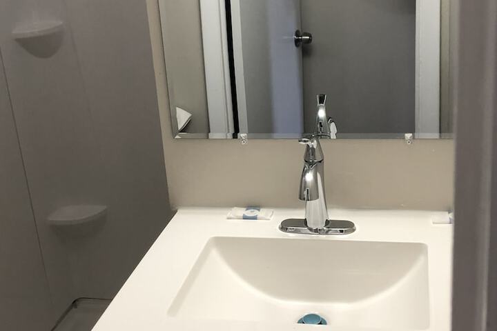 Room 16 of 28