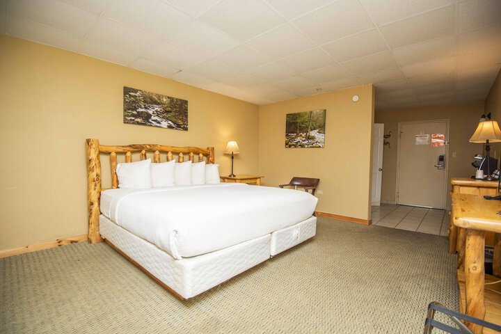 Room 220 of 345