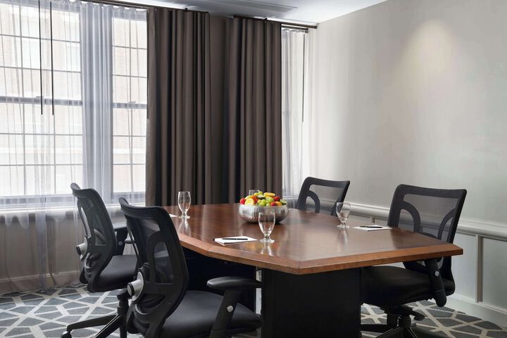 Hotel Phillips Kansas City Curio Collection by Hilton