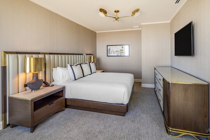 Room 16 of 70