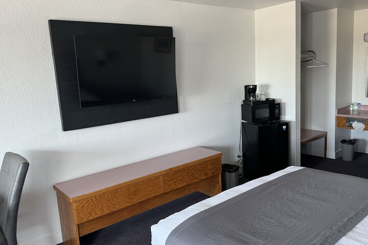 Room 9 of 12