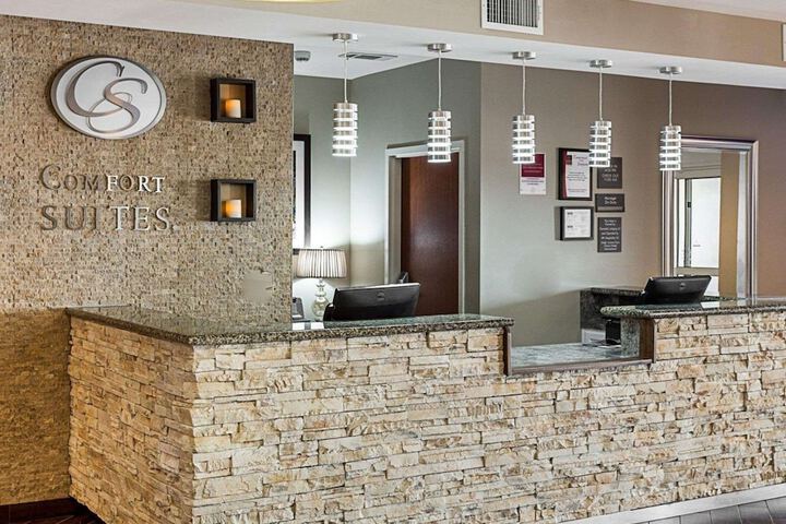 Comfort Suites near Tanger Outlet Mall