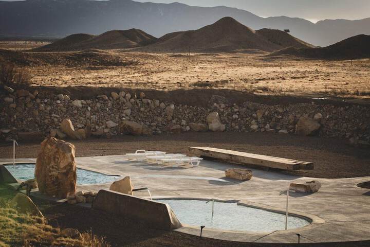 DESERT REEF HOT SPRINGS