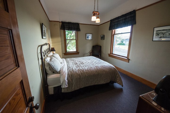 Room 32 of 67