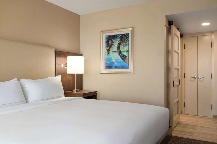 Doubletree by Hilton Fort Myers at Bell Tower Shops