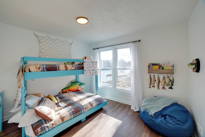 Charming Riverfront Retreat in Monticello!