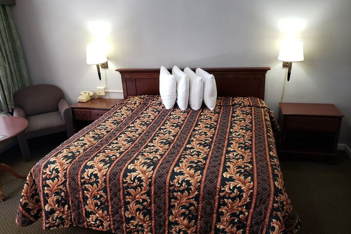 Room 16 of 46