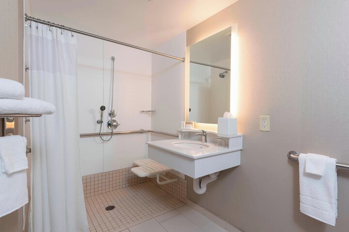 Room 13 of 26