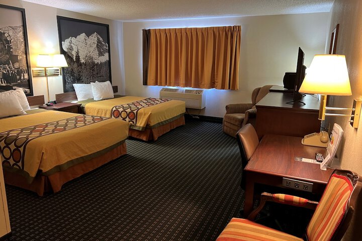 Super 8 by Wyndham Trinidad