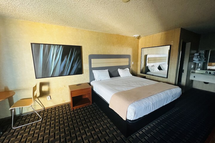 Room 15 of 27