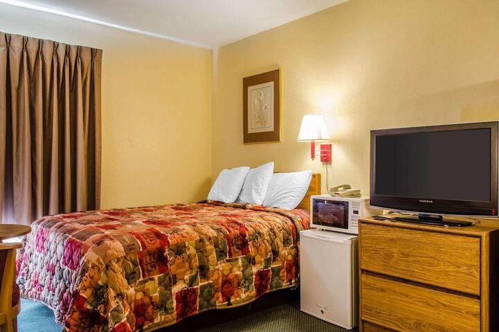 Room 27 of 34