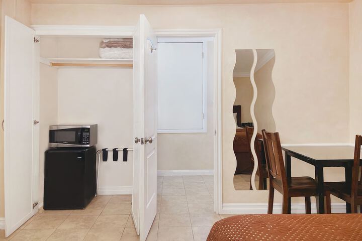 Nite Inn - Walking Distance to Universal Studios Hollywood