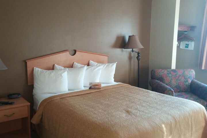 Room 51 of 76