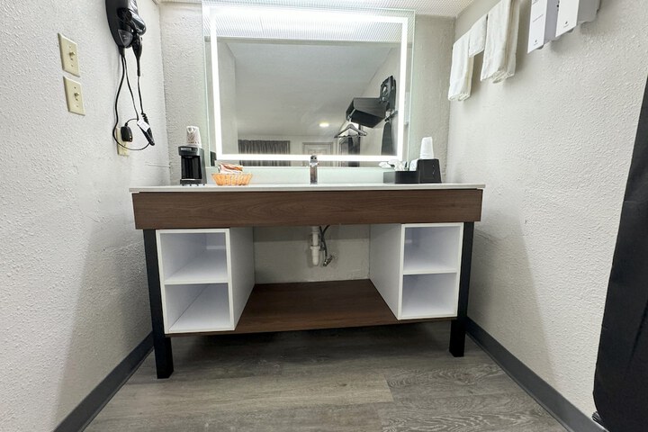Room 15 of 21