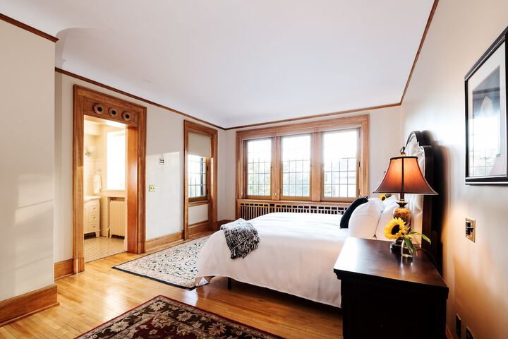 Room 32 of 62