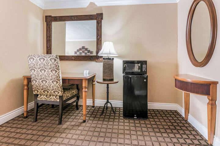 Room 12 of 27