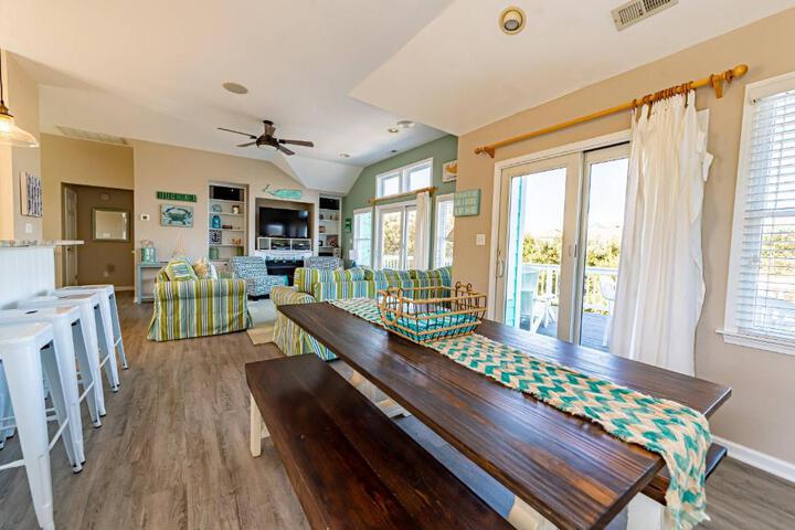Family Tradition - Duck Landing Oceanside, 130 Yds to Beach, Pool, Hot Tub, Tiki Bar