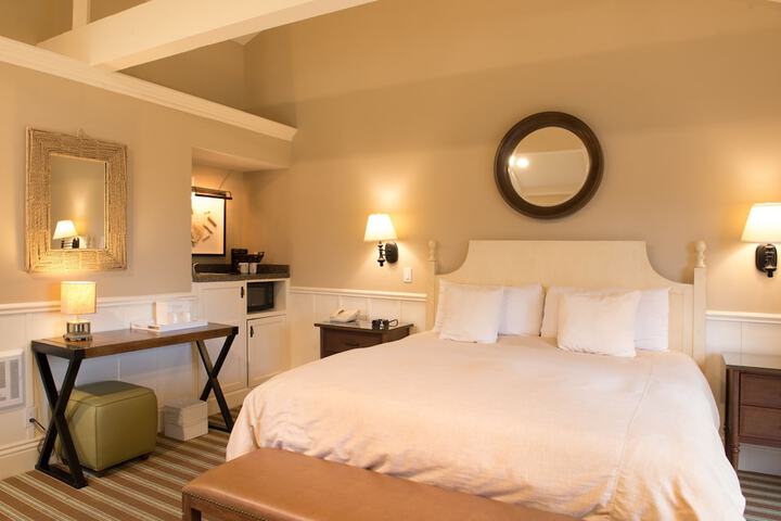 Lighthouse Lodge & Cottages
