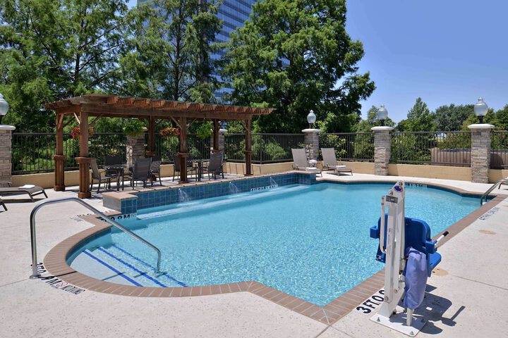 Hampton Inn & Suites Dallas Market Center
