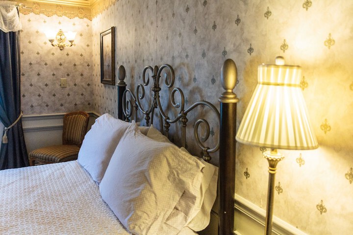 Room 41 of 223