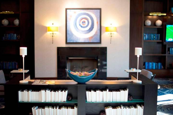 Lounge 42 of 54