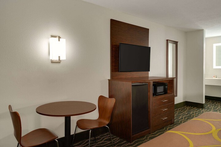 Room 10 of 36