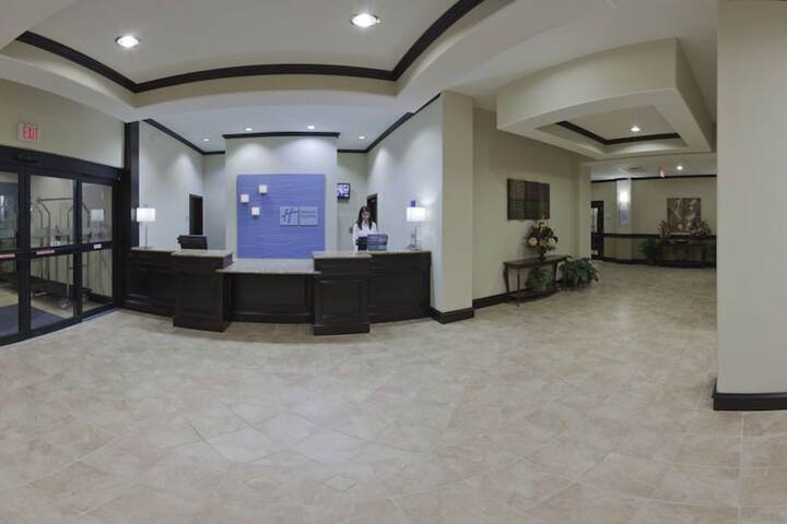 Holiday Inn Express Hotel & Suites Brownfield by IHG
