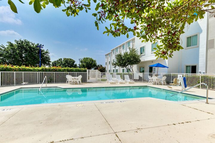 Pool 11 of 38