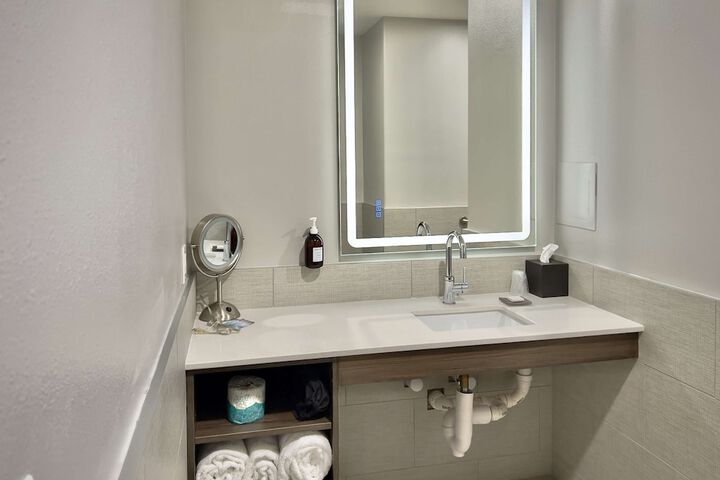 Room 50 of 174