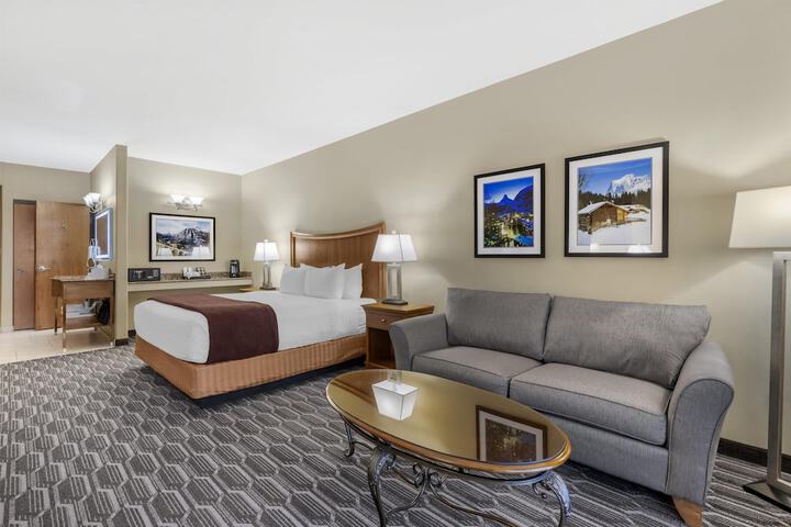 Best Western Plus Swiss Chalet Hotel & Suites