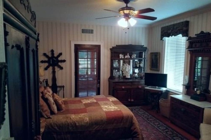 Room 16 of 23