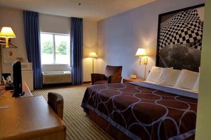 Room 13 of 18