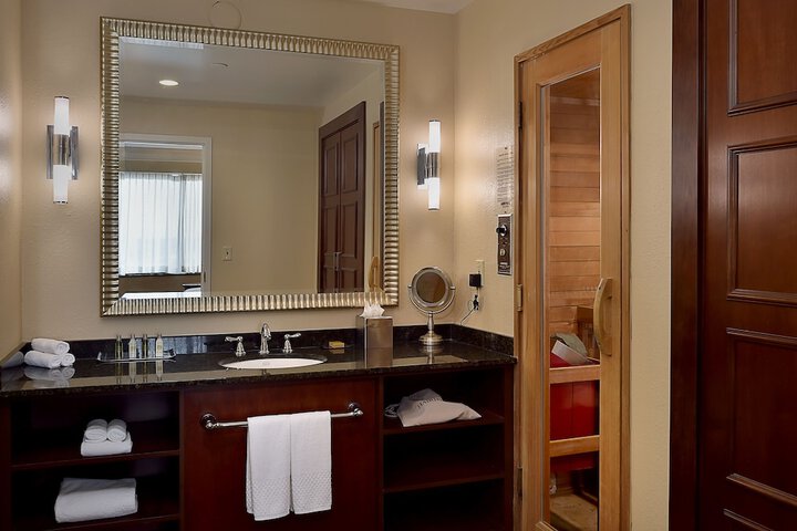 DoubleTree by Hilton Hotel St. Louis - Chesterfield