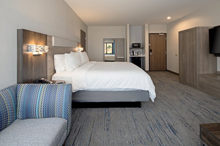 Room 28 of 63