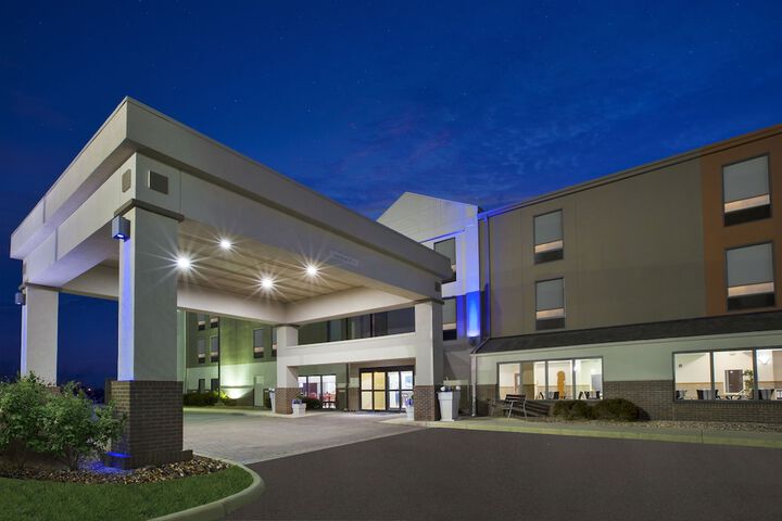 Holiday Inn Express Tiffin by IHG