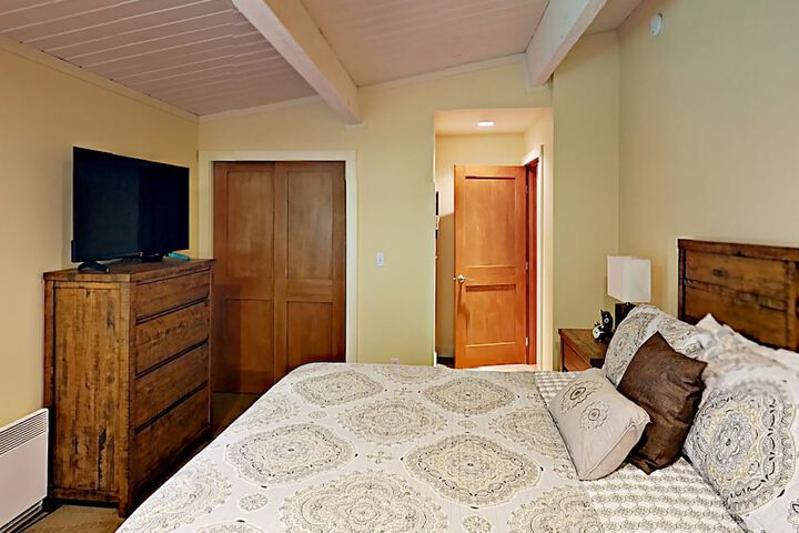 Room 10 of 28