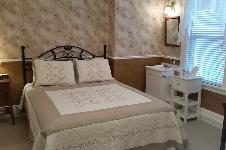 Room 30 of 48