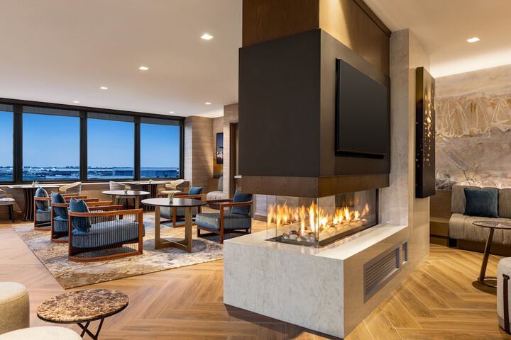 Lounge 49 of 58