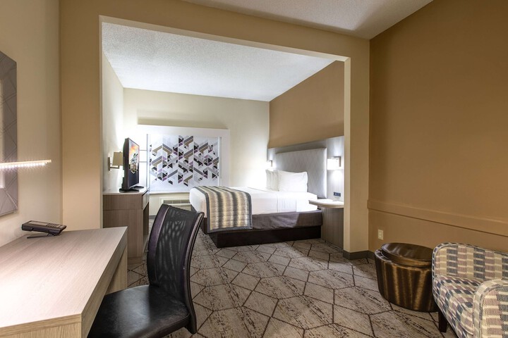 Wingate by Wyndham Charlotte Speedway / Concord