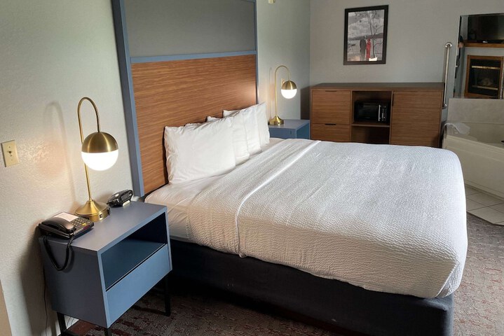Room 27 of 70