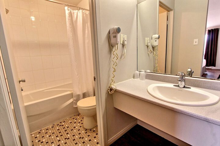 Room 9 of 36