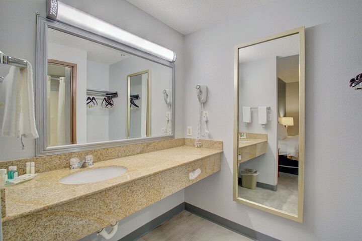Quality Inn & Suites CVG Airport